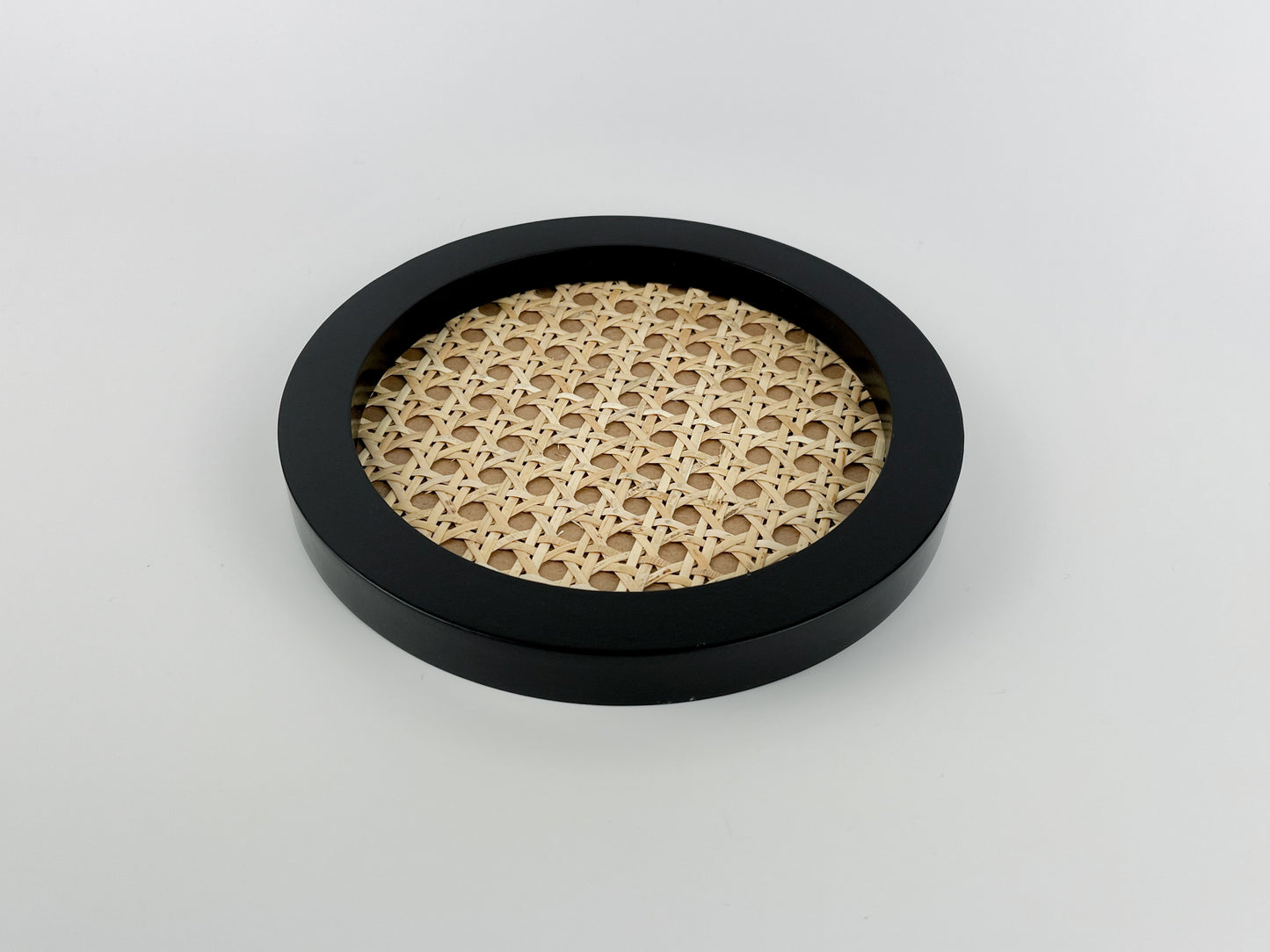 Round rattan tray