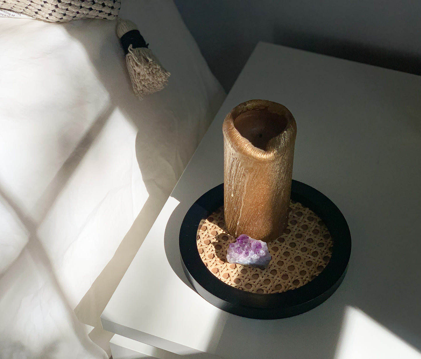 Round rattan tray